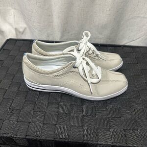 Keds Women's Cream Lace-Up Sneakers